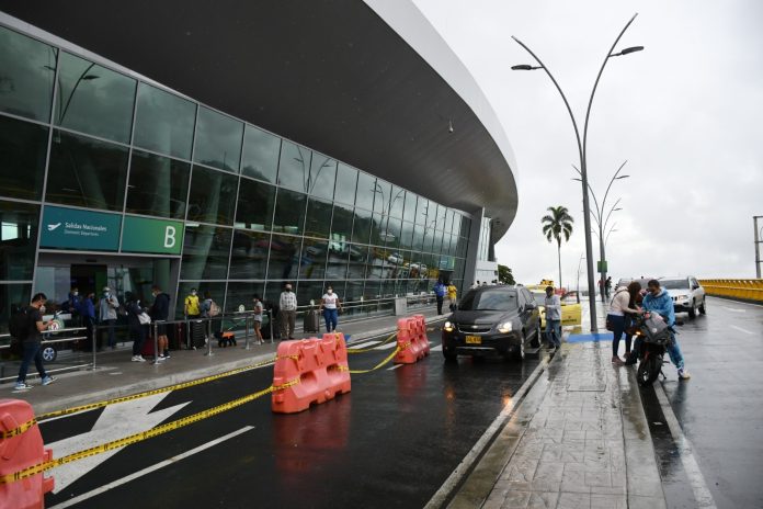 ‘No despegan’ estampillas que debe el concesionario del aeropuerto