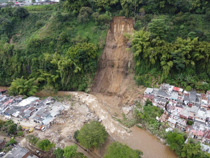 Siguen las amenazas por desastres naturales