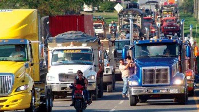 Bases camioneras denuncian incumplimiento del acuerdo de 2024 y alertan riesgo de colapso del sector