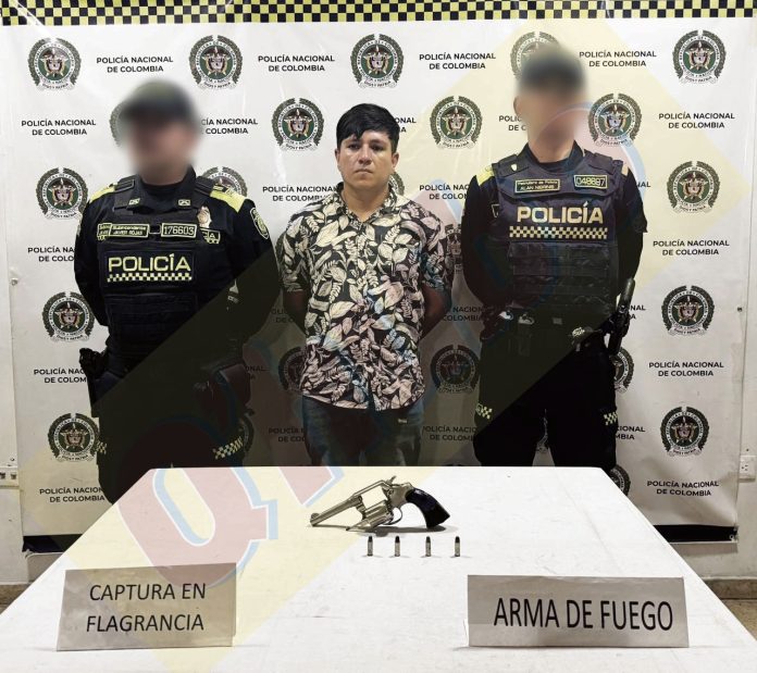 Le encontraron un revólver, ¡y a la cárcel!