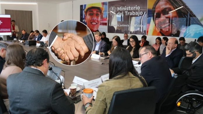 Gobierno pacta con empresarios y trabajadores mantener alza del 23,7 % del salario mínimo