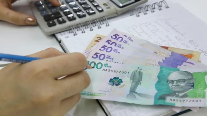Proponen eliminar gradualmente el impuesto 4×1.000 para combatir la informalidad