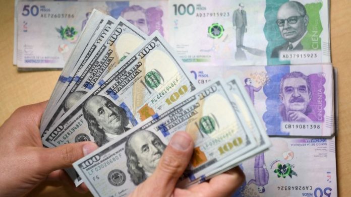 Dólar abre marzo al alza en Colombia por tensión en Medio Oriente