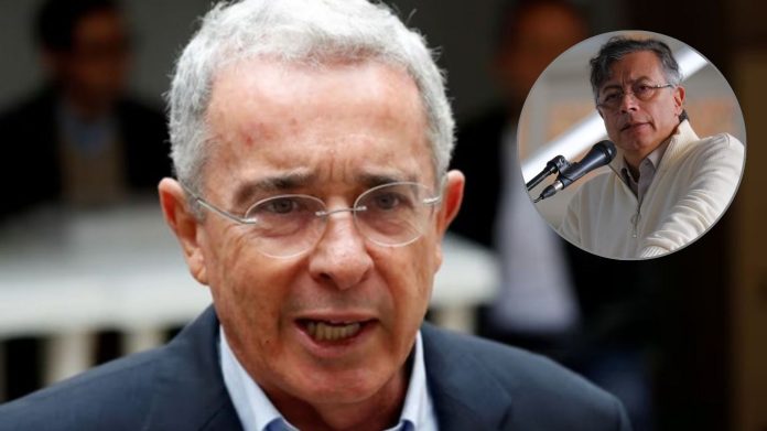 Choque por reforma pensional: Álvaro Uribe Vélez critica a Gustavo Petro por mover $25 billones desde fondos privados
