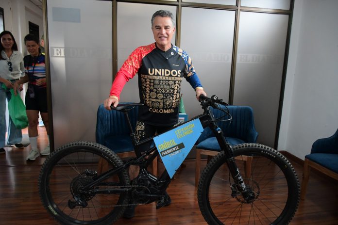  Gaviria y la Gran Consulta por Colombia, una campaña en bicicleta