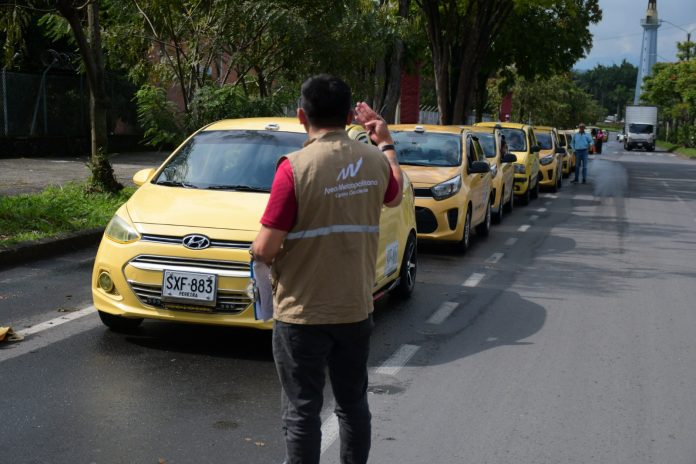 AMCO inicia calibración de taxímetros para aplicar nuevas tarifas en 2026