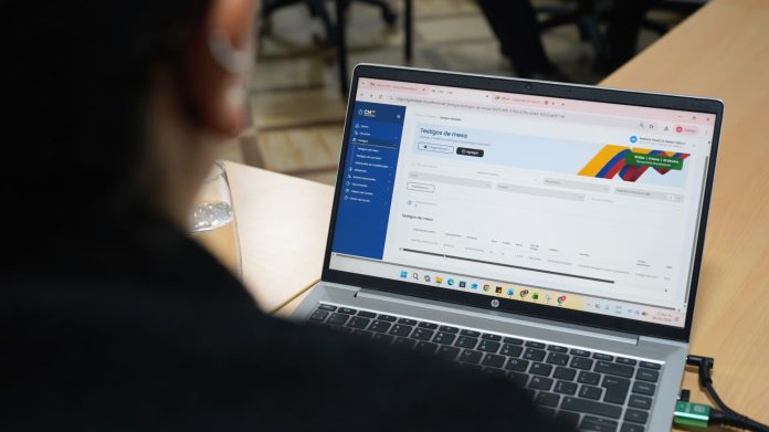 Consejo Nacional Electoral de Colombia capacita a 254 consulados sobre nueva plataforma electoral