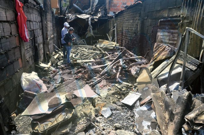 13 habitaciones quedaron reducidas a cenizas