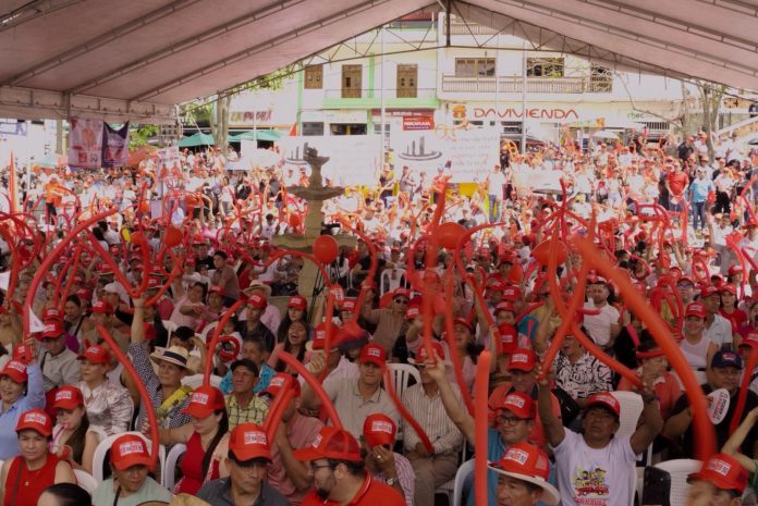Fredy Arias cierra campaña en Quinchía con masivo acto en plaza principal