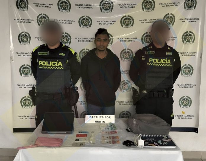 A punta de cuchillo le quitó el bolso