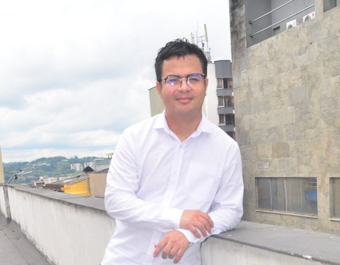 Jhonattan Arredondo hizo moñona literaria