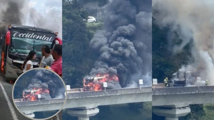 Incendio consumió bus en el puente helicoidal entre Dosquebradas y Santa Rosa; pasajeros salieron ilesos